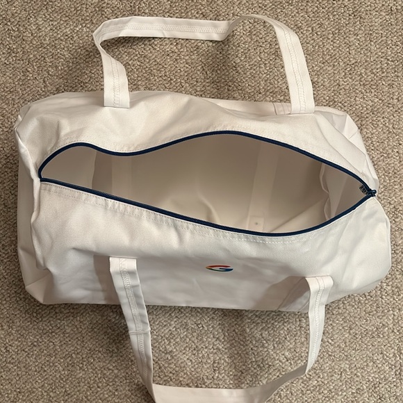 Brand New Google Duffle Bag AND Small Bag - NWT - Picture 4 of 14